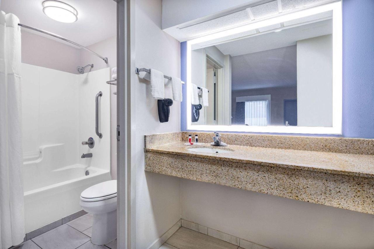 Days Inn & Suites By Wyndham Savannah Midtown Kültér fotó
