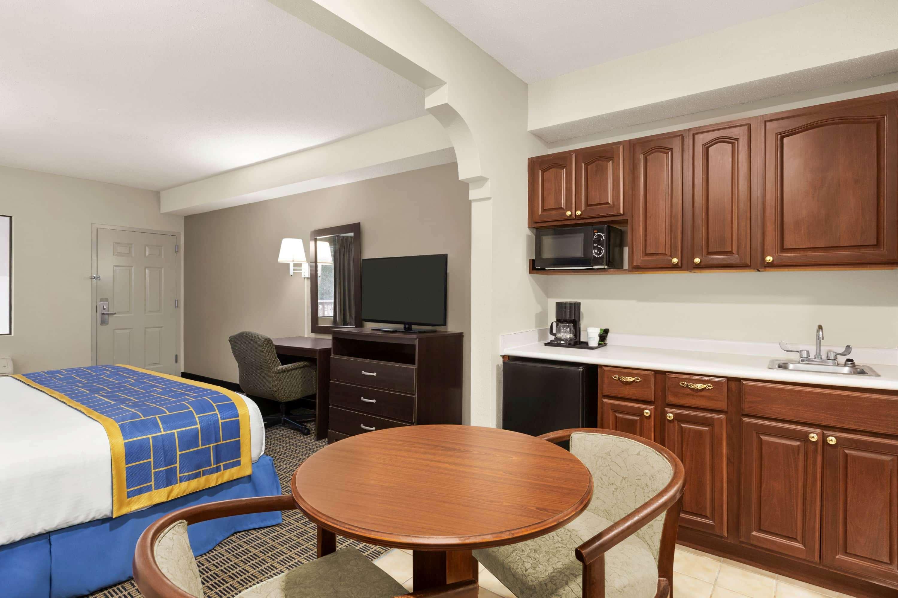 Days Inn & Suites By Wyndham Savannah Midtown Kültér fotó